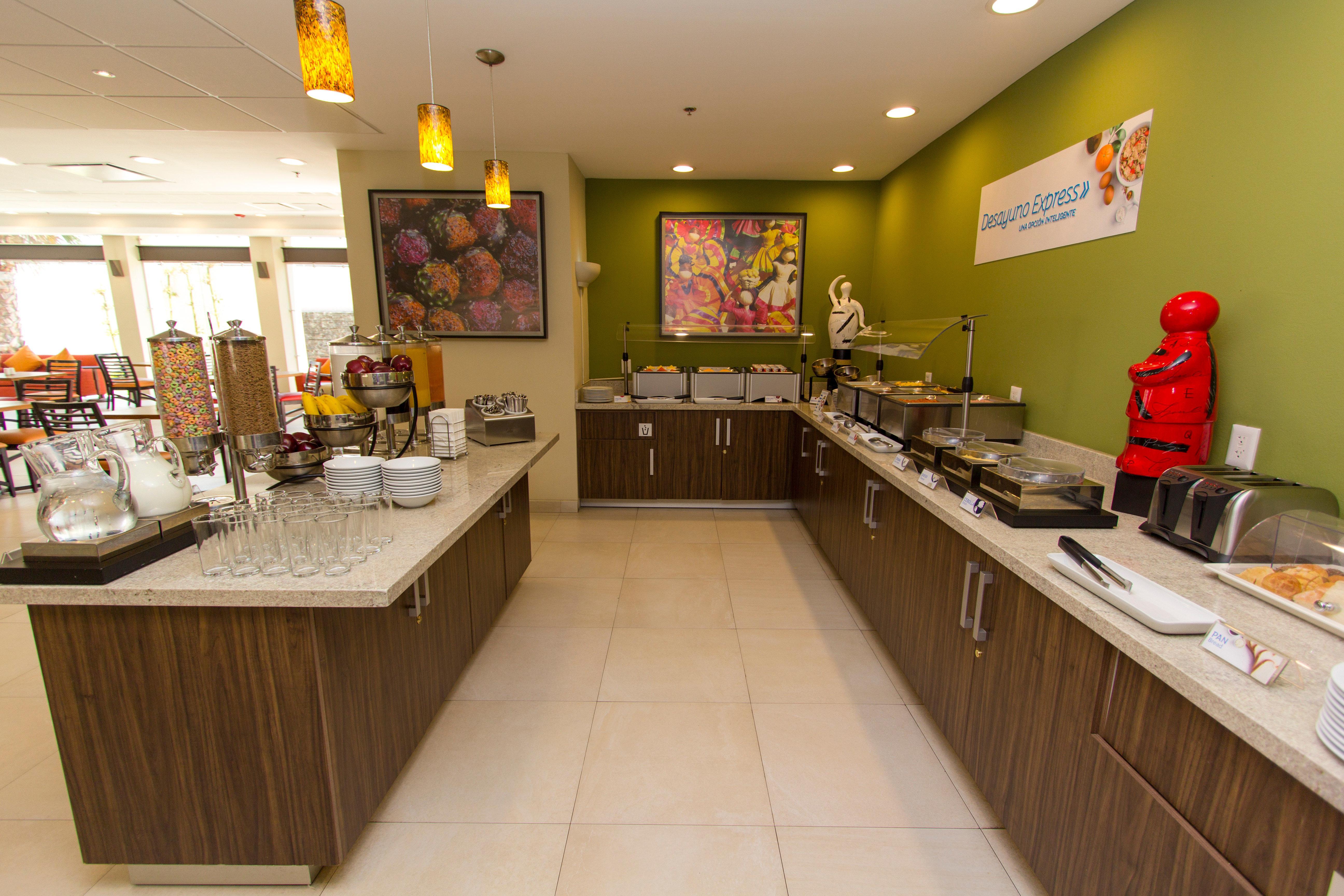 Holiday Inn Express Guadalajara Aeropuerto By Ihg Las Pintas Luaran gambar