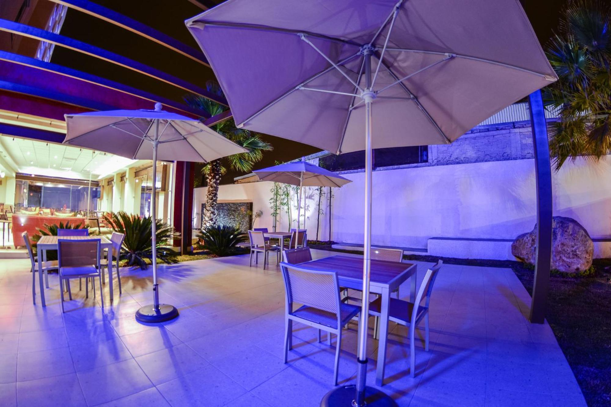 Holiday Inn Express Guadalajara Aeropuerto By Ihg Las Pintas Luaran gambar