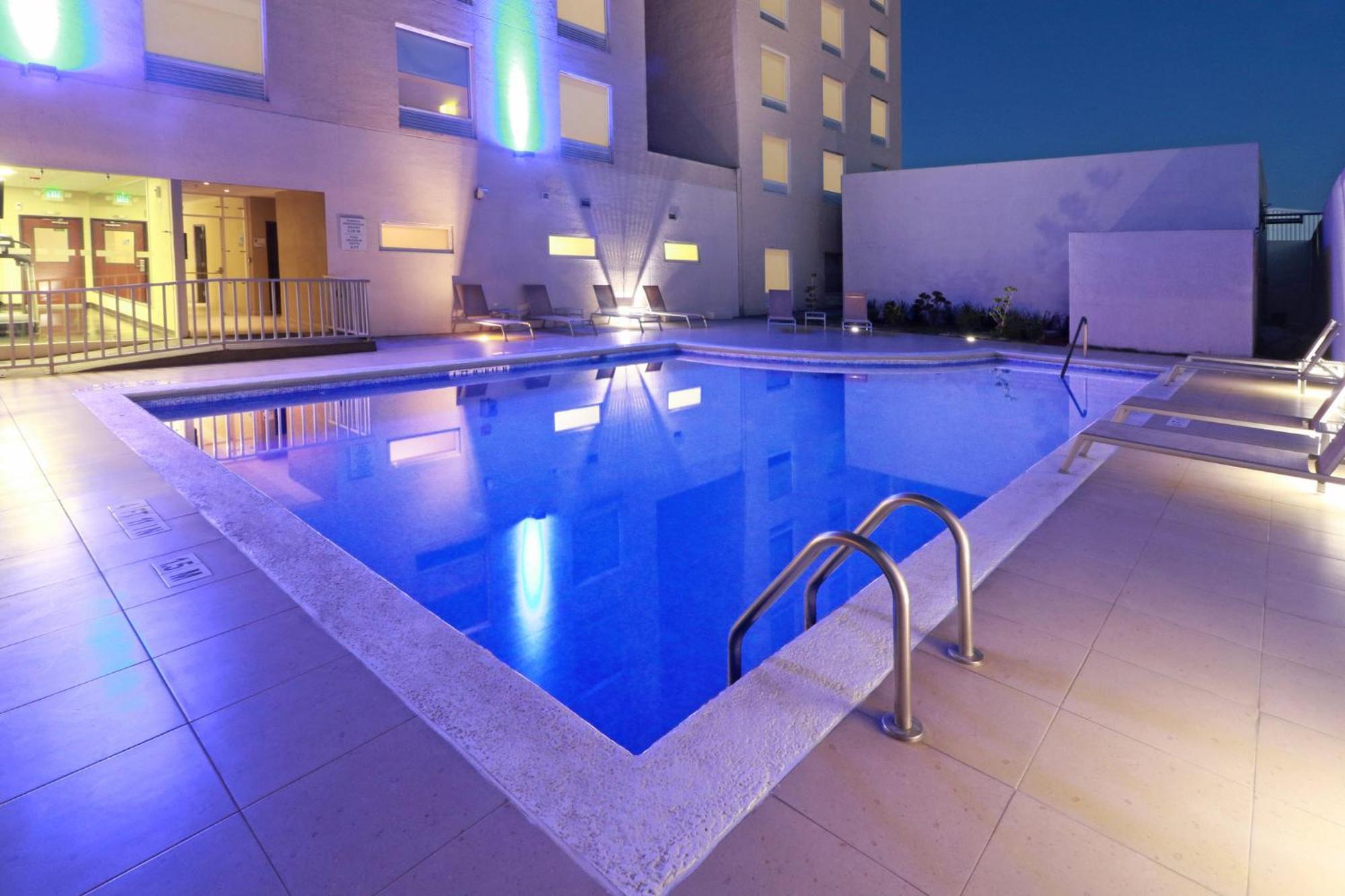 Holiday Inn Express Guadalajara Aeropuerto By Ihg Las Pintas Luaran gambar