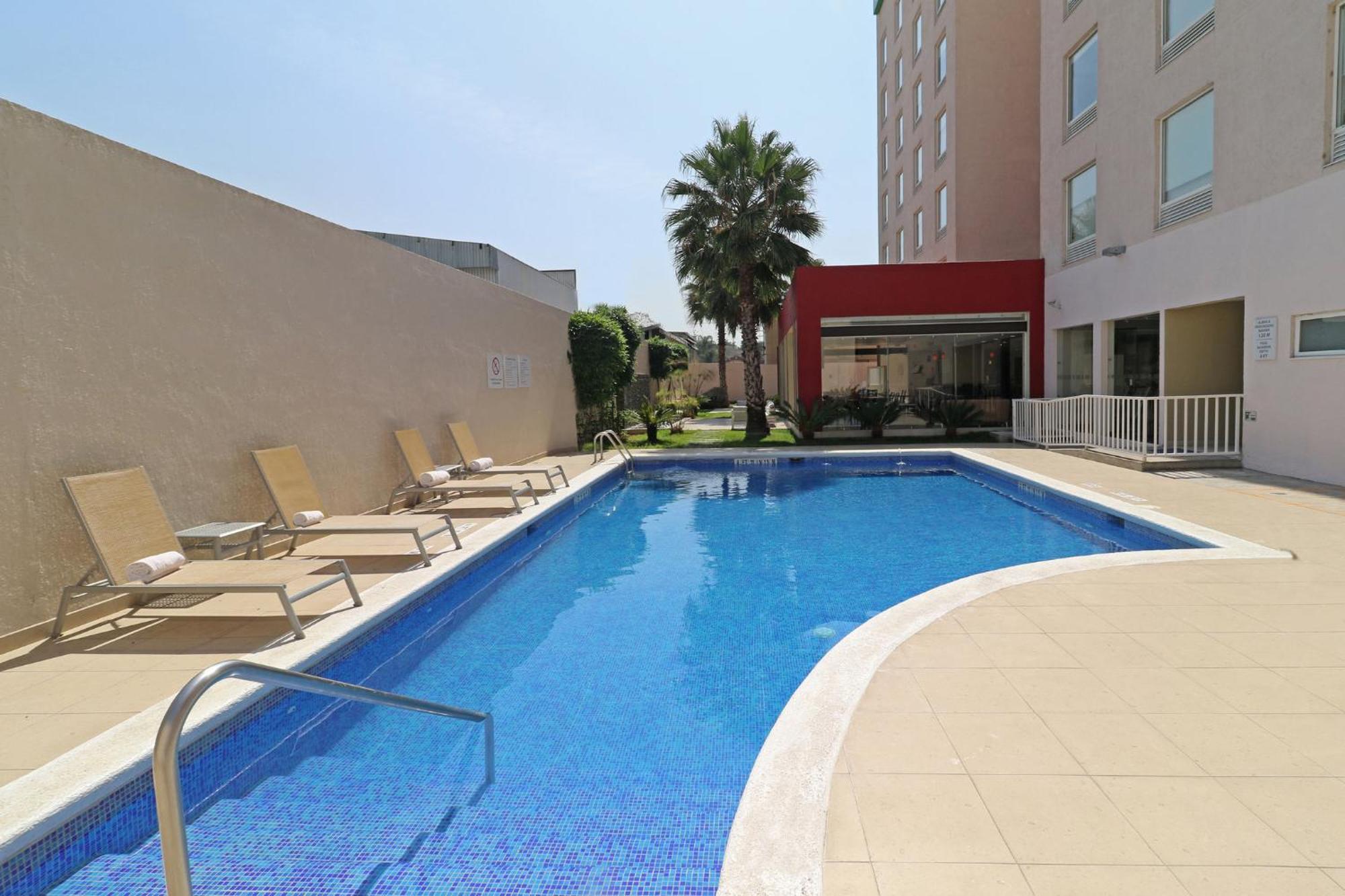 Holiday Inn Express Guadalajara Aeropuerto By Ihg Las Pintas Luaran gambar