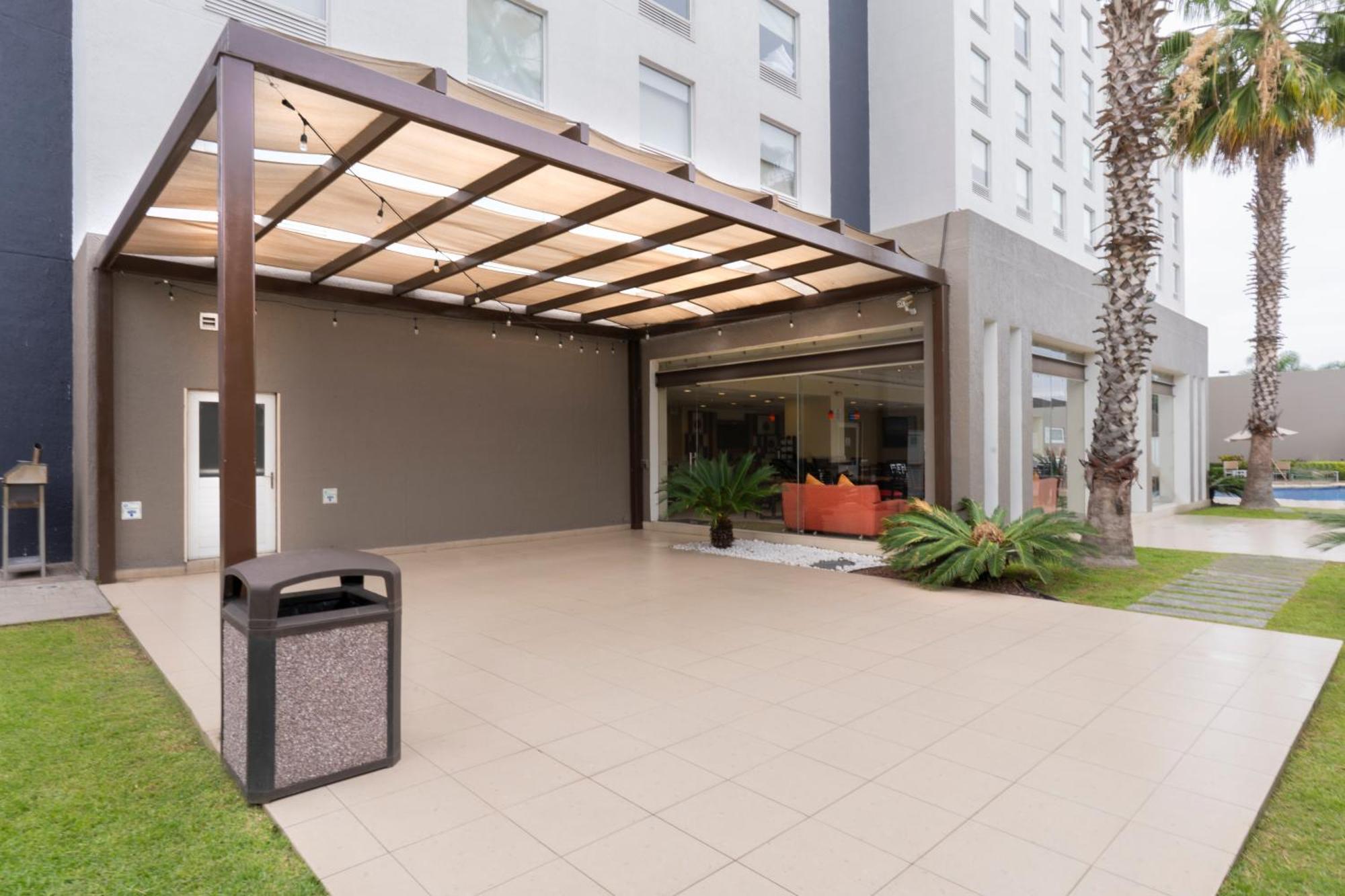 Holiday Inn Express Guadalajara Aeropuerto By Ihg Las Pintas Luaran gambar