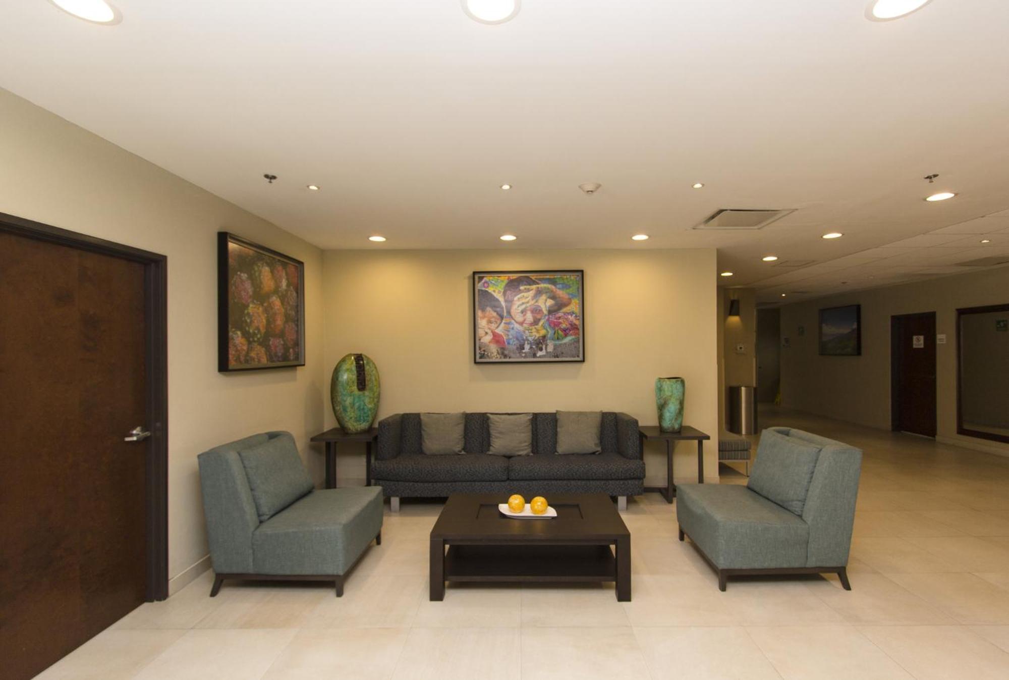 Holiday Inn Express Guadalajara Aeropuerto By Ihg Las Pintas Luaran gambar