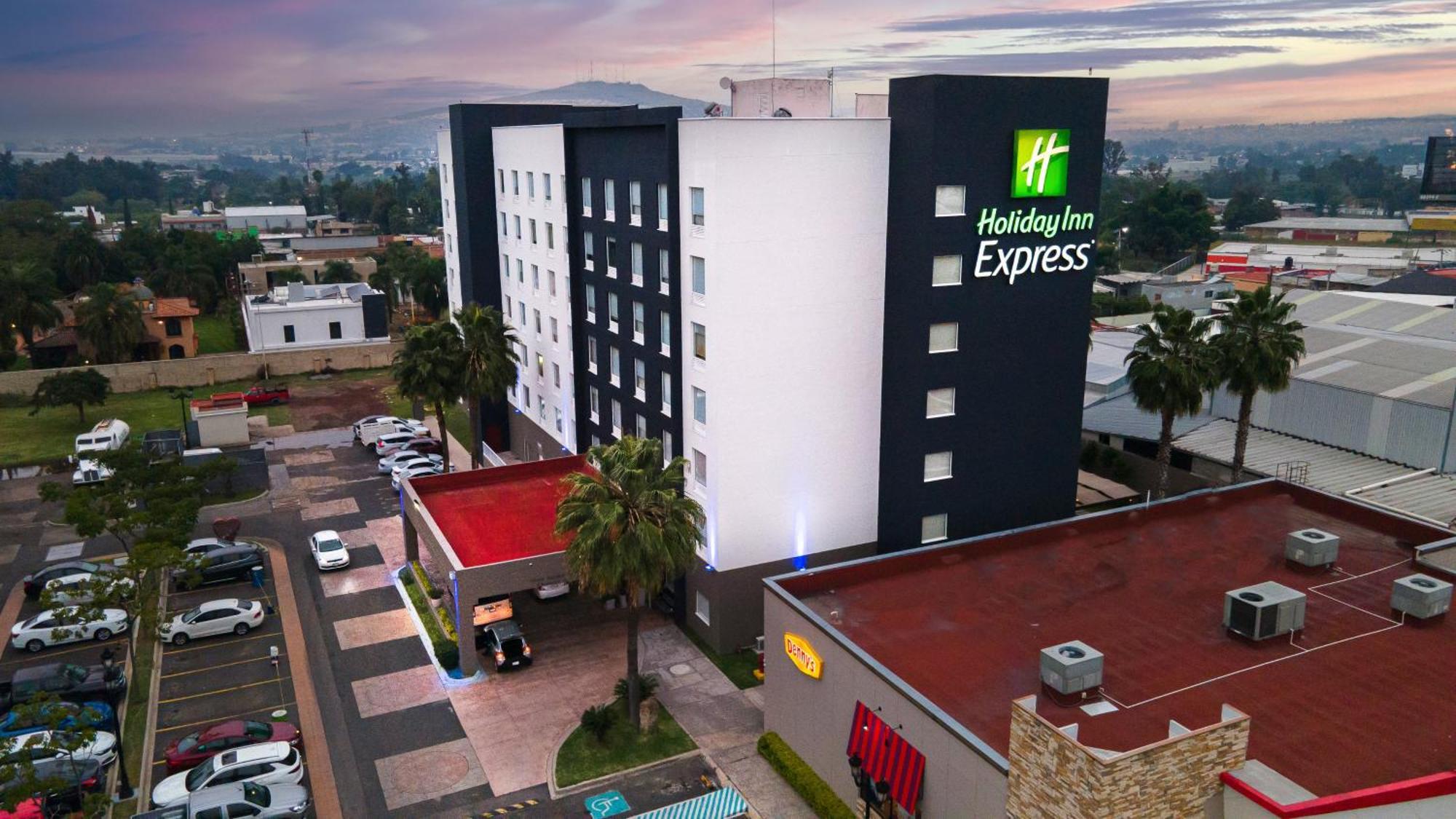 Holiday Inn Express Guadalajara Aeropuerto By Ihg Las Pintas Luaran gambar