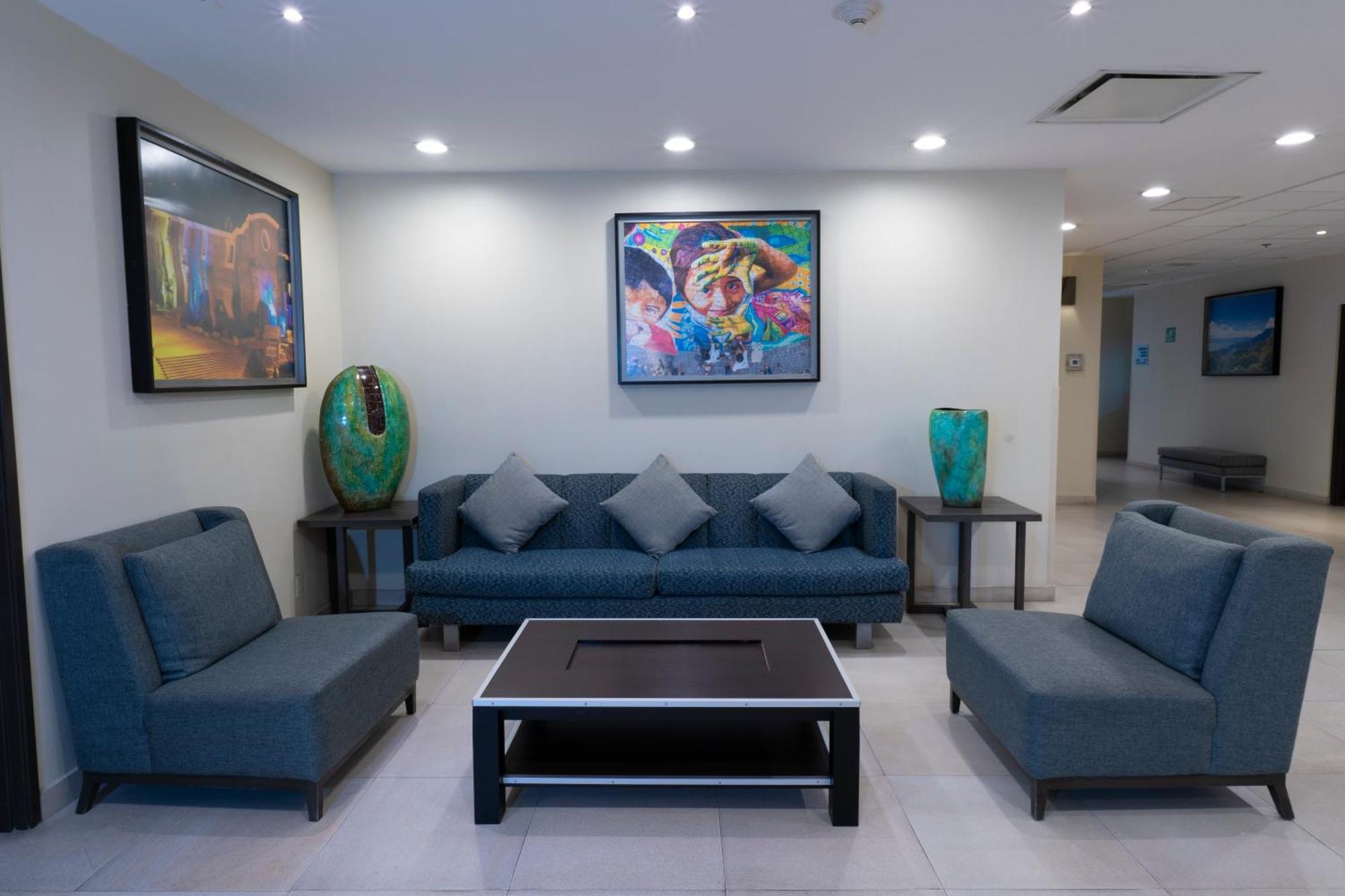 Holiday Inn Express Guadalajara Aeropuerto By Ihg Las Pintas Luaran gambar