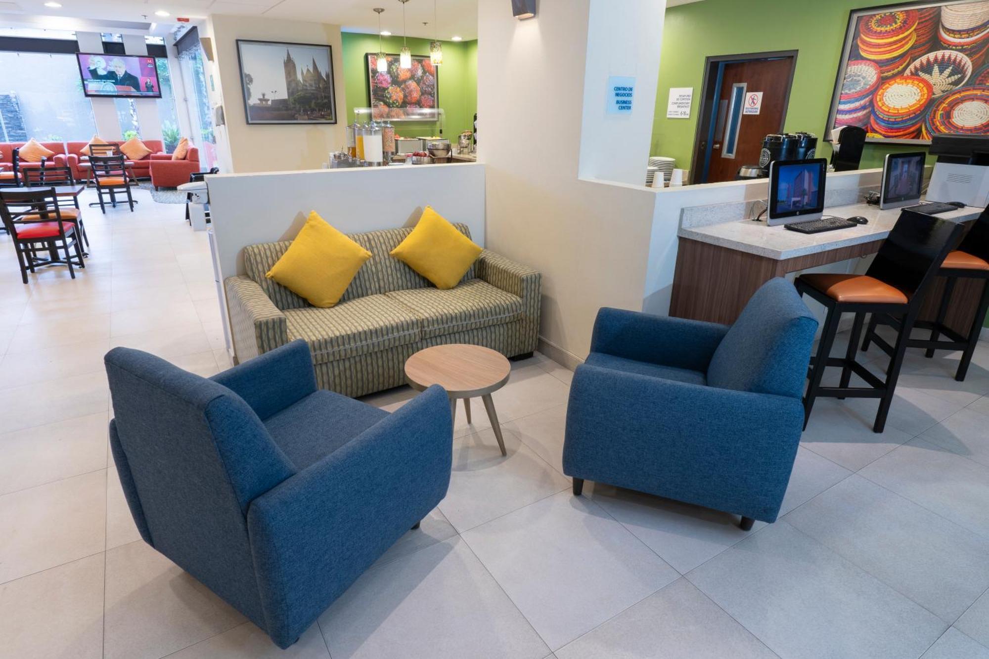 Holiday Inn Express Guadalajara Aeropuerto By Ihg Las Pintas Luaran gambar