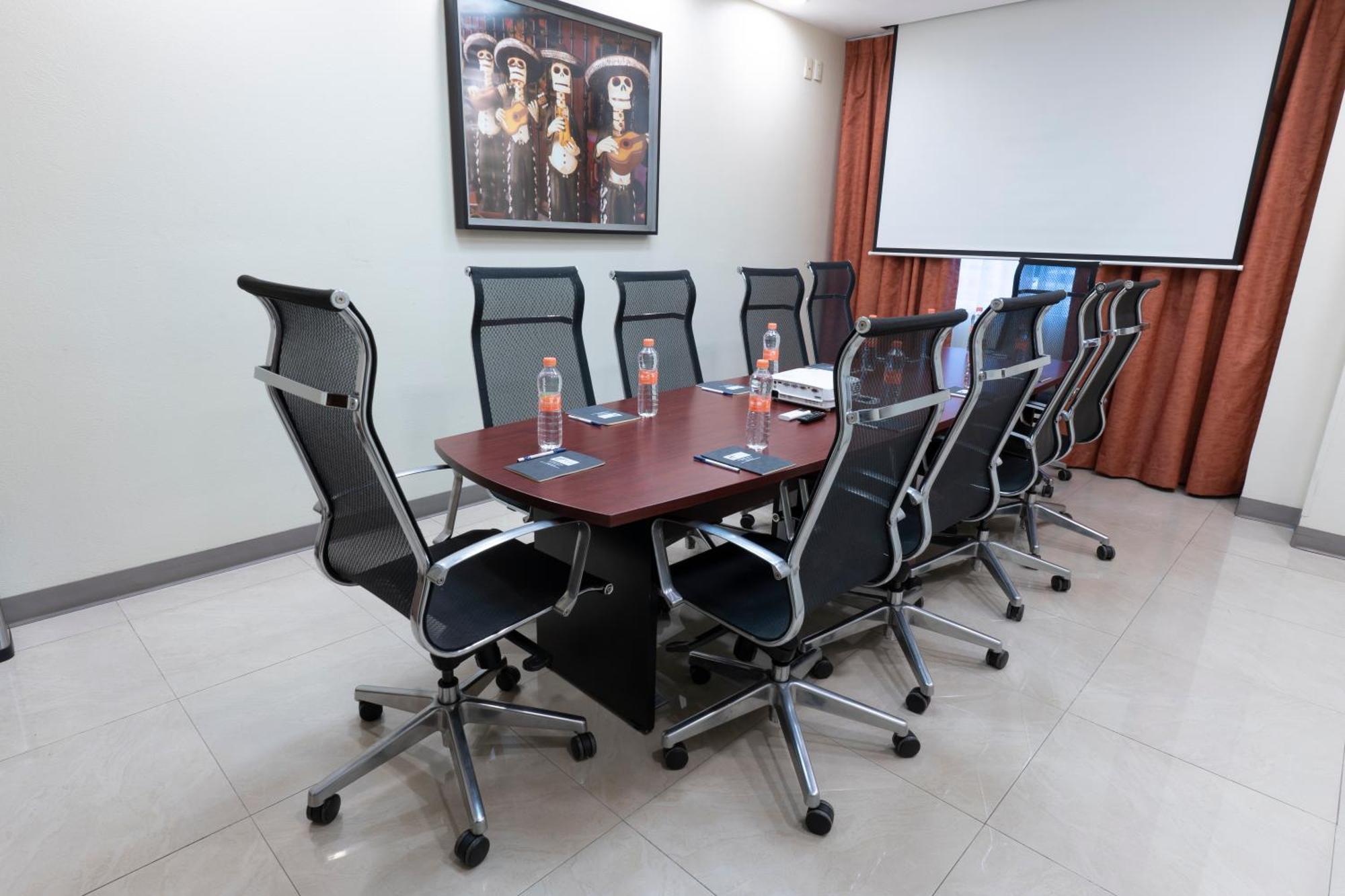 Holiday Inn Express Guadalajara Aeropuerto By Ihg Las Pintas Luaran gambar