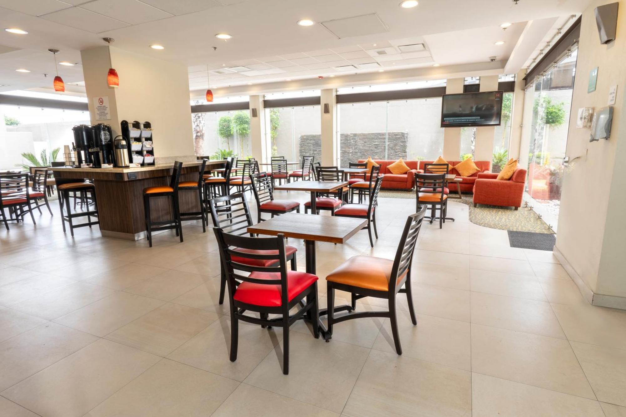 Holiday Inn Express Guadalajara Aeropuerto By Ihg Las Pintas Luaran gambar