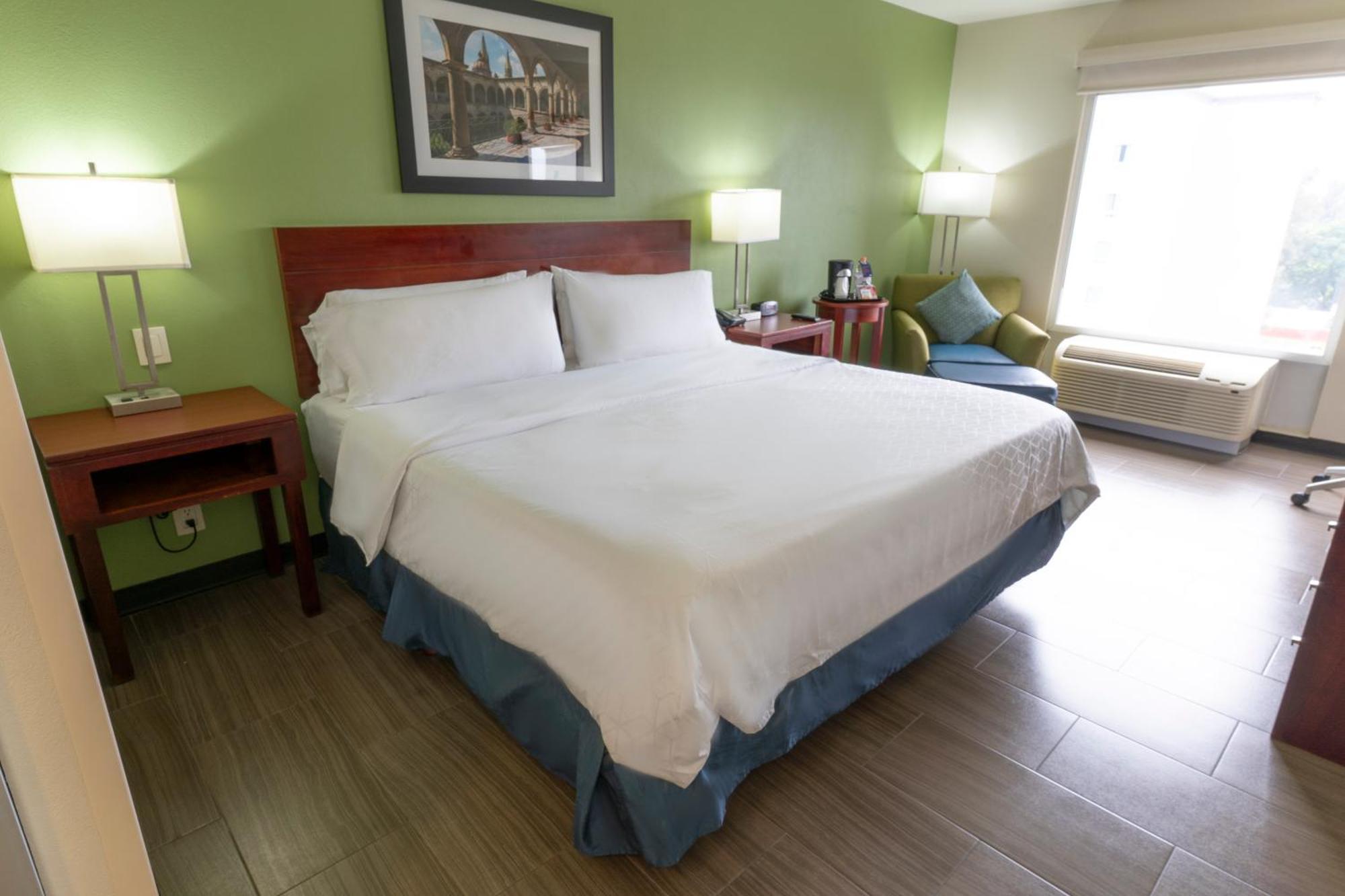 Holiday Inn Express Guadalajara Aeropuerto By Ihg Las Pintas Luaran gambar