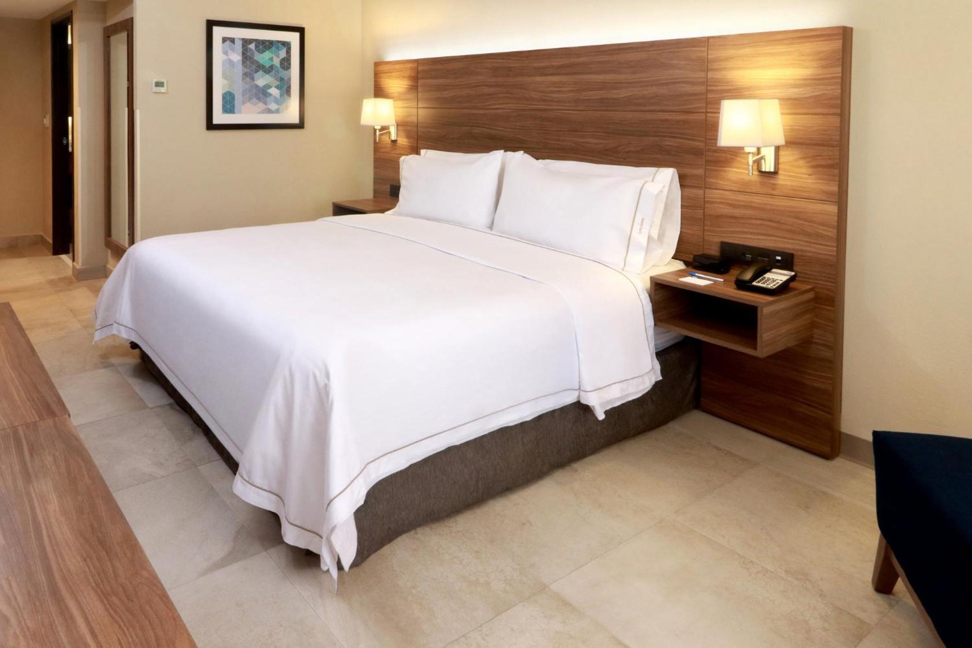 Holiday Inn Express Guadalajara Aeropuerto By Ihg Las Pintas Luaran gambar