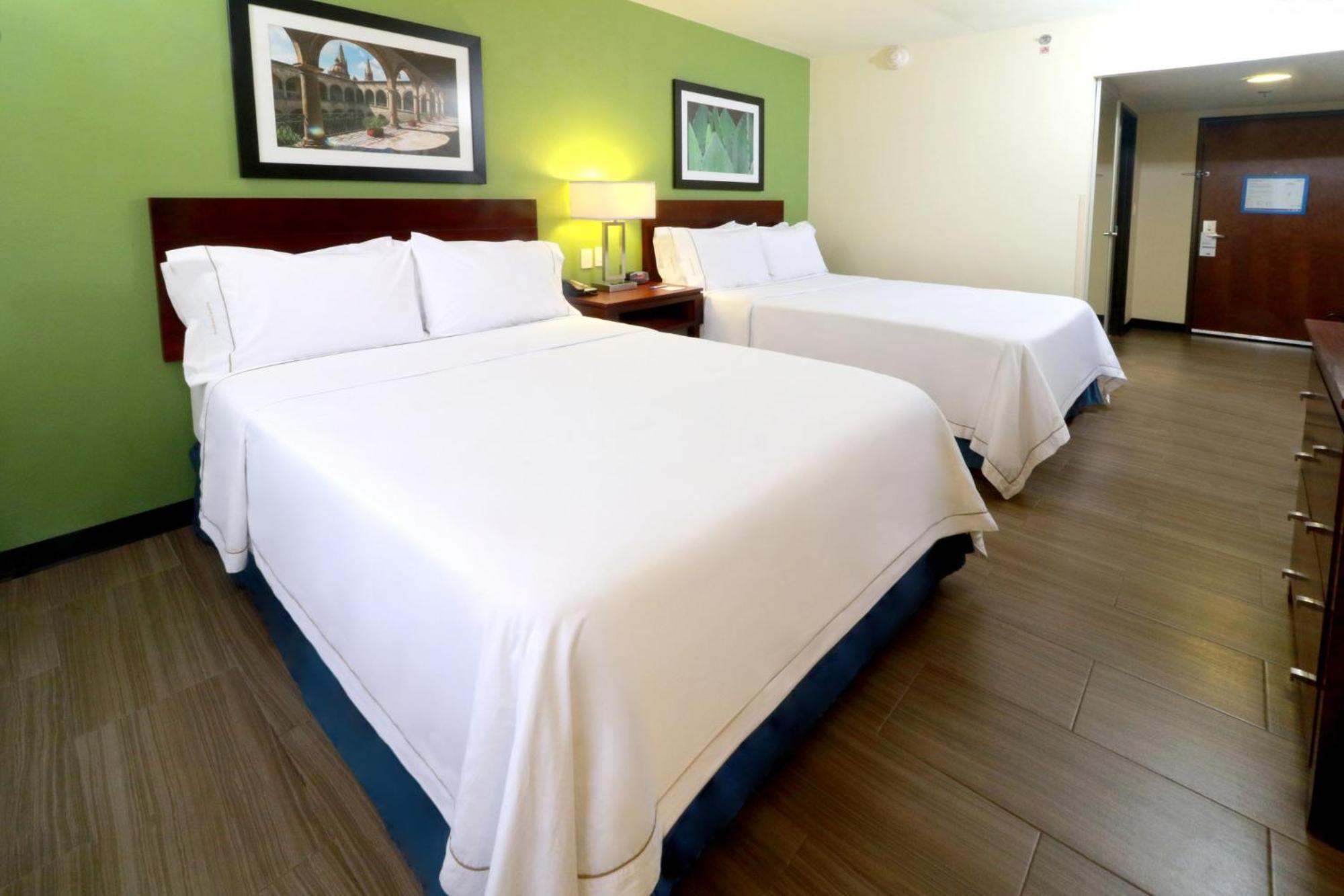 Holiday Inn Express Guadalajara Aeropuerto By Ihg Las Pintas Luaran gambar